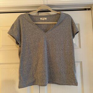 Madewell Cotten-Blend V-Neck Cropped T-Shirt in Grey